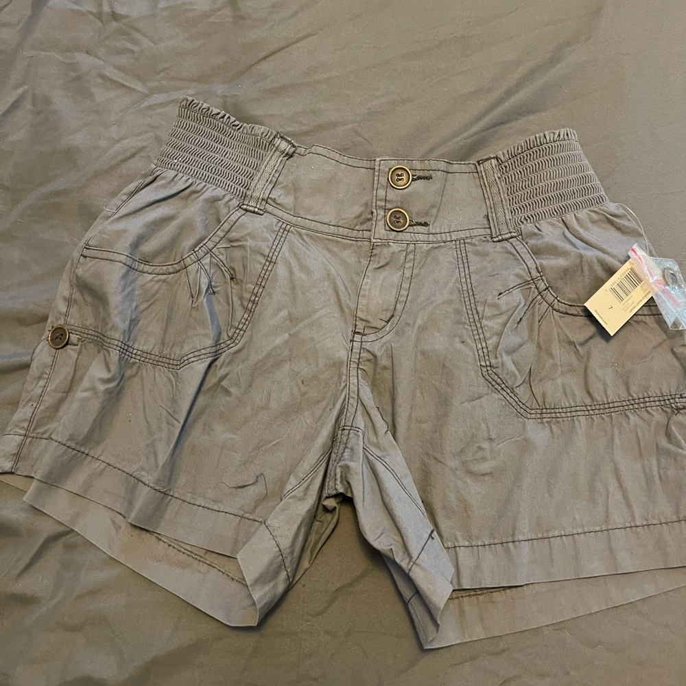 No Boundaries grey flannel shorts NWT